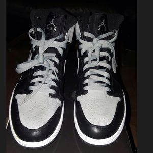 Air Jordan 1 Retro High Black / Shadow Grey/White