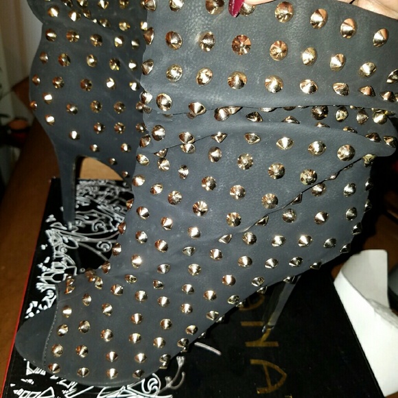 booties - Picture 3 of 4