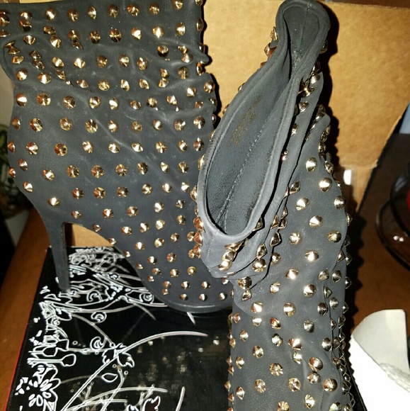 booties - Picture 4 of 4