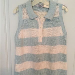 Cute knitted top. BNWT. Size S.