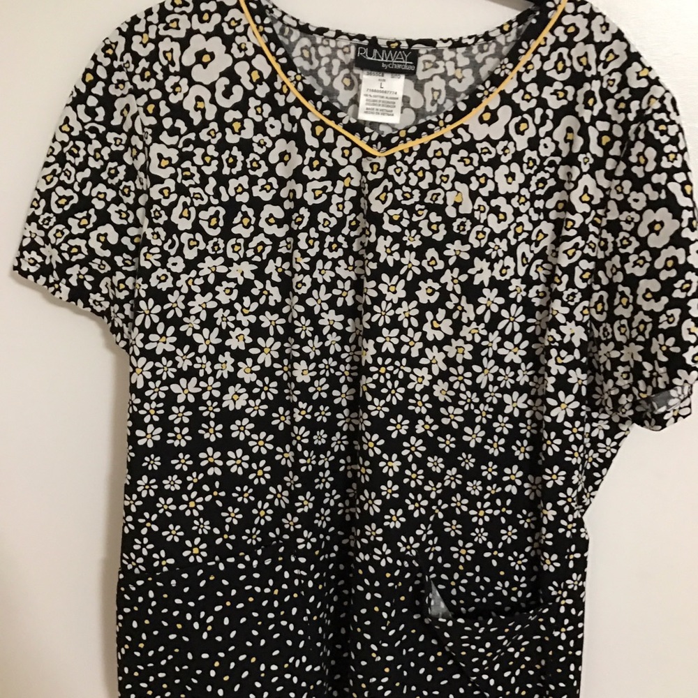 Flower scrub top