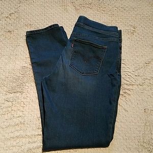 Levis high rise jegging. Size 30 elastic waist