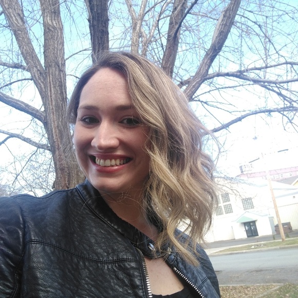 Meet your Posher, Beth - Picture 4 of 7