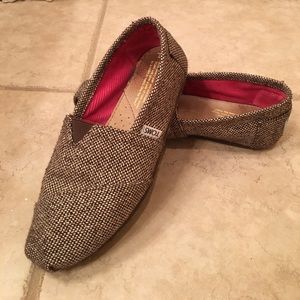TOMS shoes