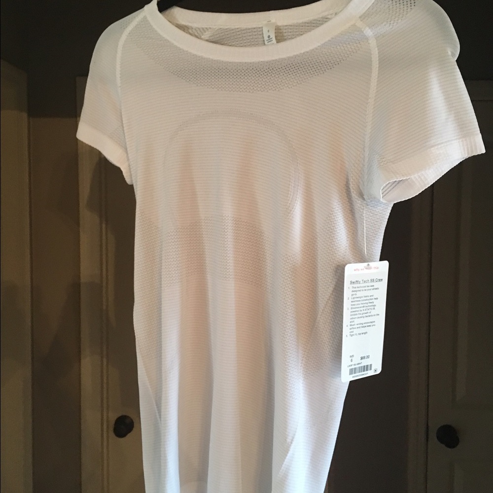 NWT Lululemon tee