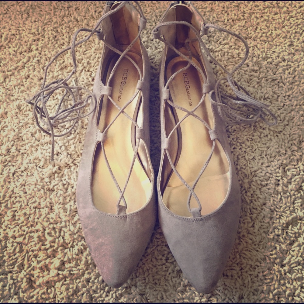 Tie up BCBG flats