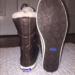 Snow boots never worn
