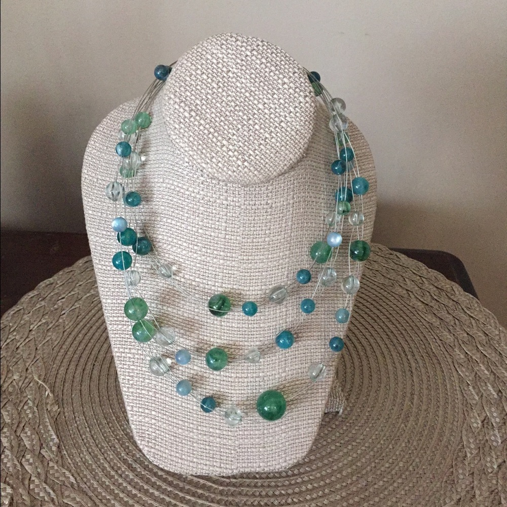 Blue tones beaded necklace