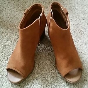Aldo sz 9 peep toe booties