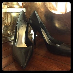 Guess Blixee Pointed-toe Black Pumps