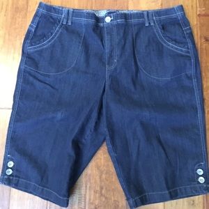 Gloria Vanderbilt size 20W denim long shorts
