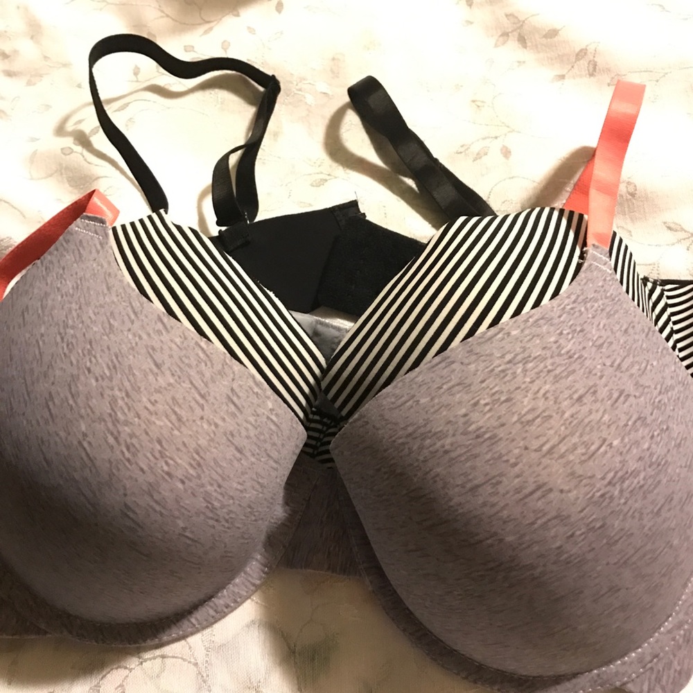 2 pairs of push up Bras