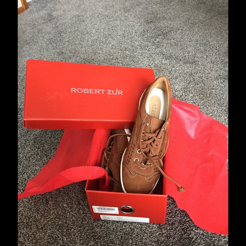 *****SOLD******Robert Zur sneakers - nib 7.5N