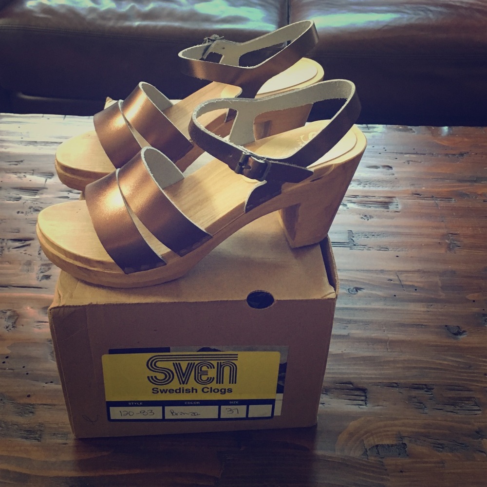 Sven Bronze Clog Size 37 or 7