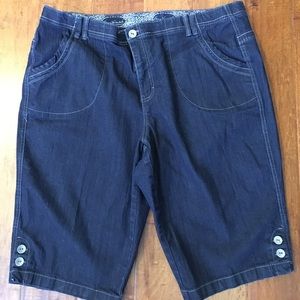 Gloria Vanderbilt size 20W denim long shorts
