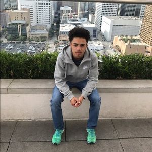 Meet your Posher, Cameron