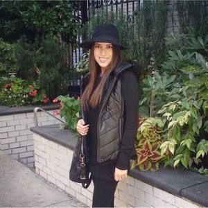 Meet your Posher, Carolina