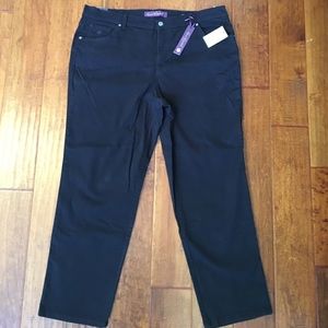 NWT-Gloria Vanderbilt size 16W Short black jeans