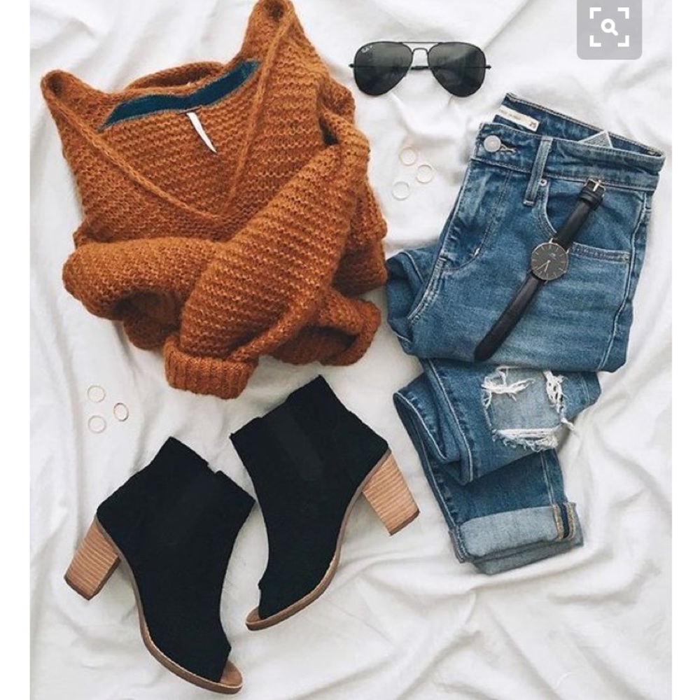 ISO FREE PEOPLE SWEATER