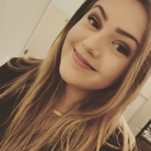 Meet your Posher, Chloe