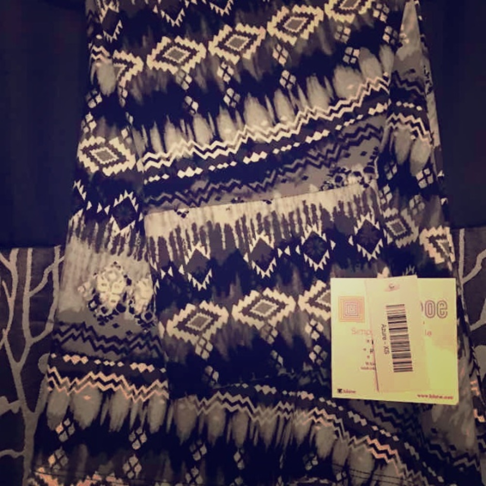 LulaRoe bnwt aztec azure legging material!!