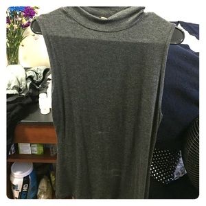 Long grey tank for outings
