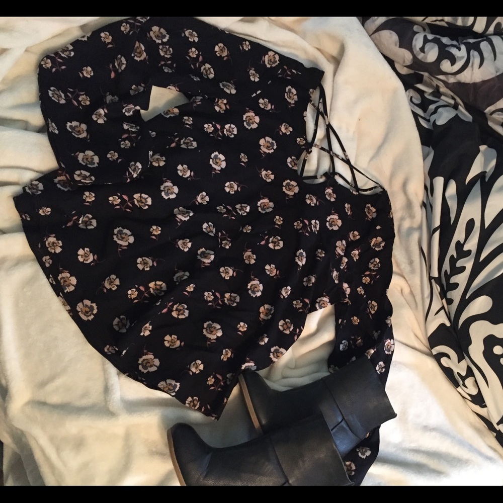 NWT floral cross cross top