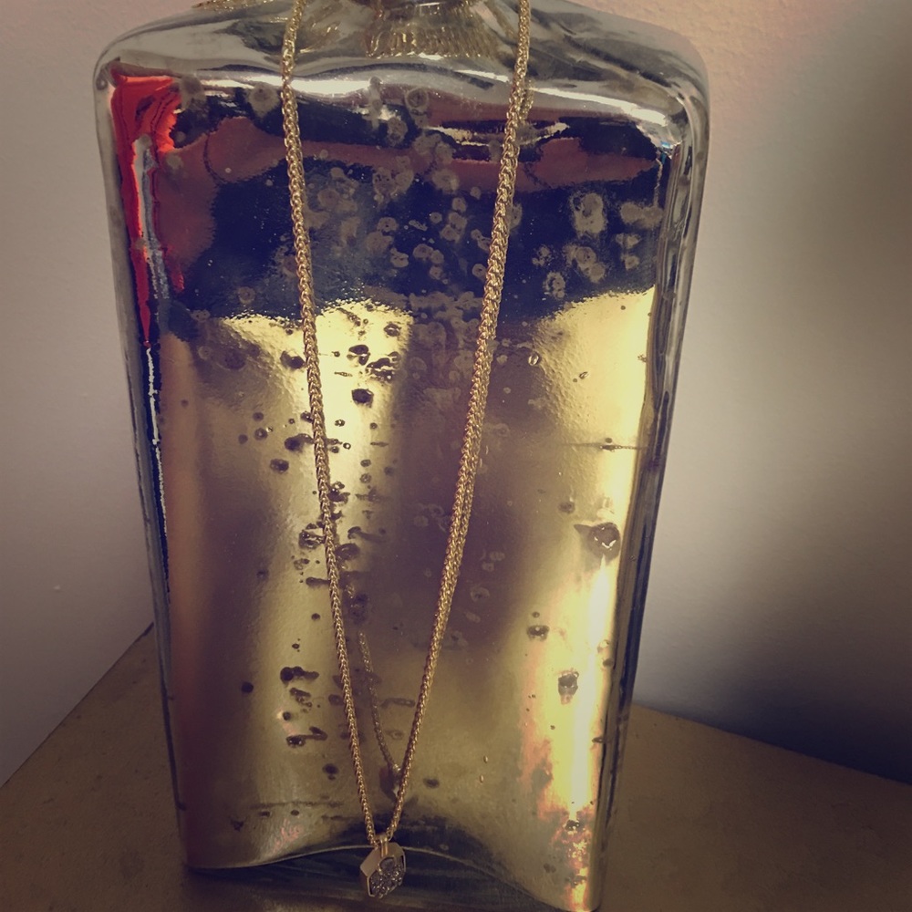 Kendra Scott necklace