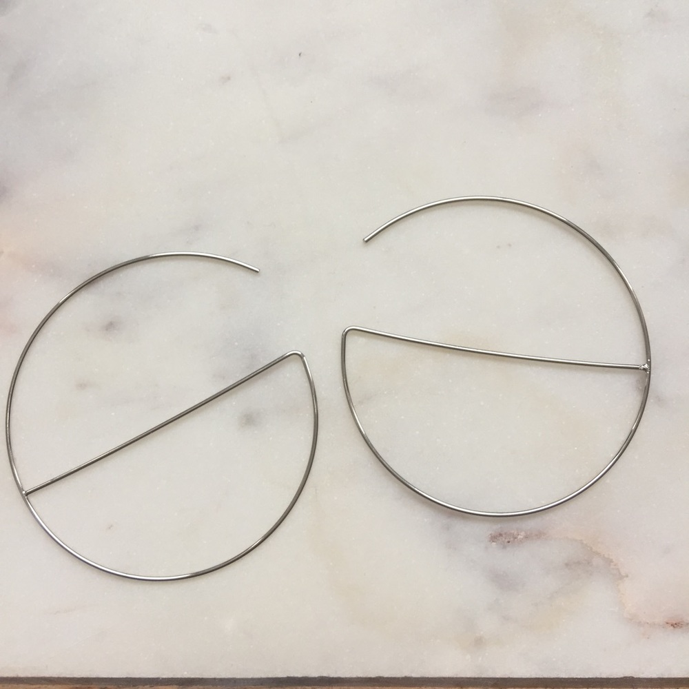 Silver Left!{The Renee} Wire Hoop Earrings - Picture 2 of 4