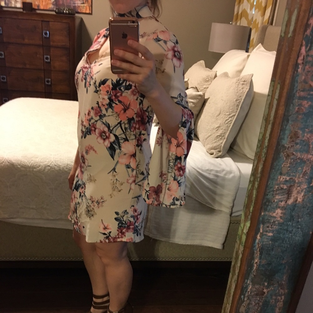 Sale! Pink bell sleeve mock neck mini floral dress - Picture 5 of 5