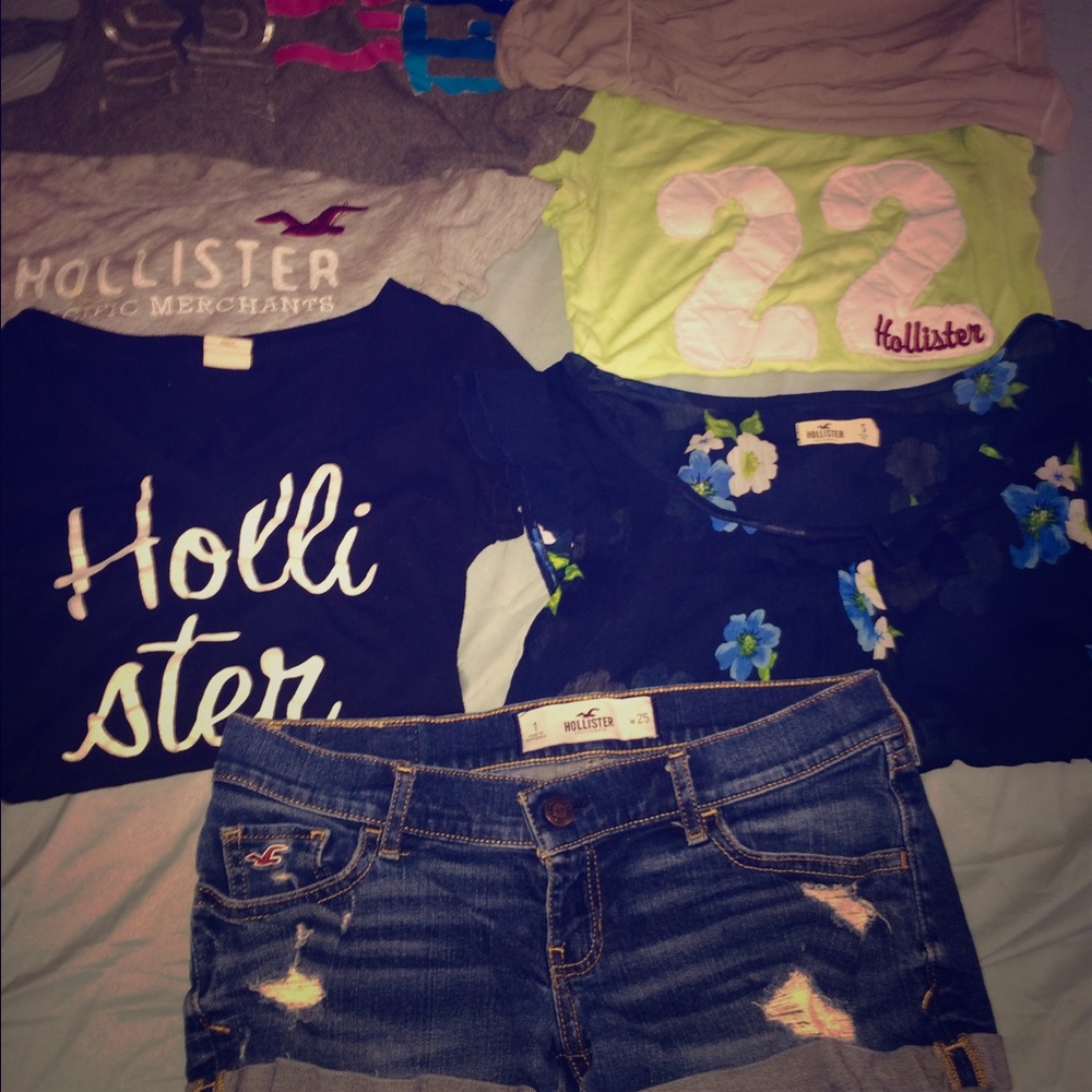 Hollister Bundle Of 7!!
