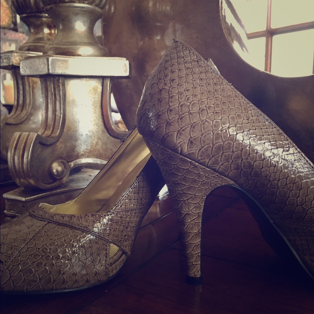 Apt. 9 Lipstick Taupe Crocodile Pumps