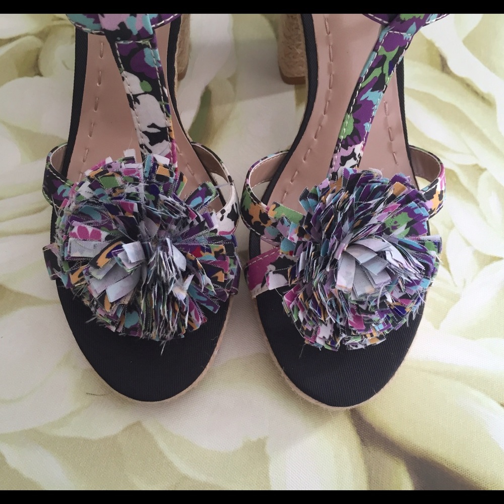 Tahari • Floral Espadrilles • NWOT
