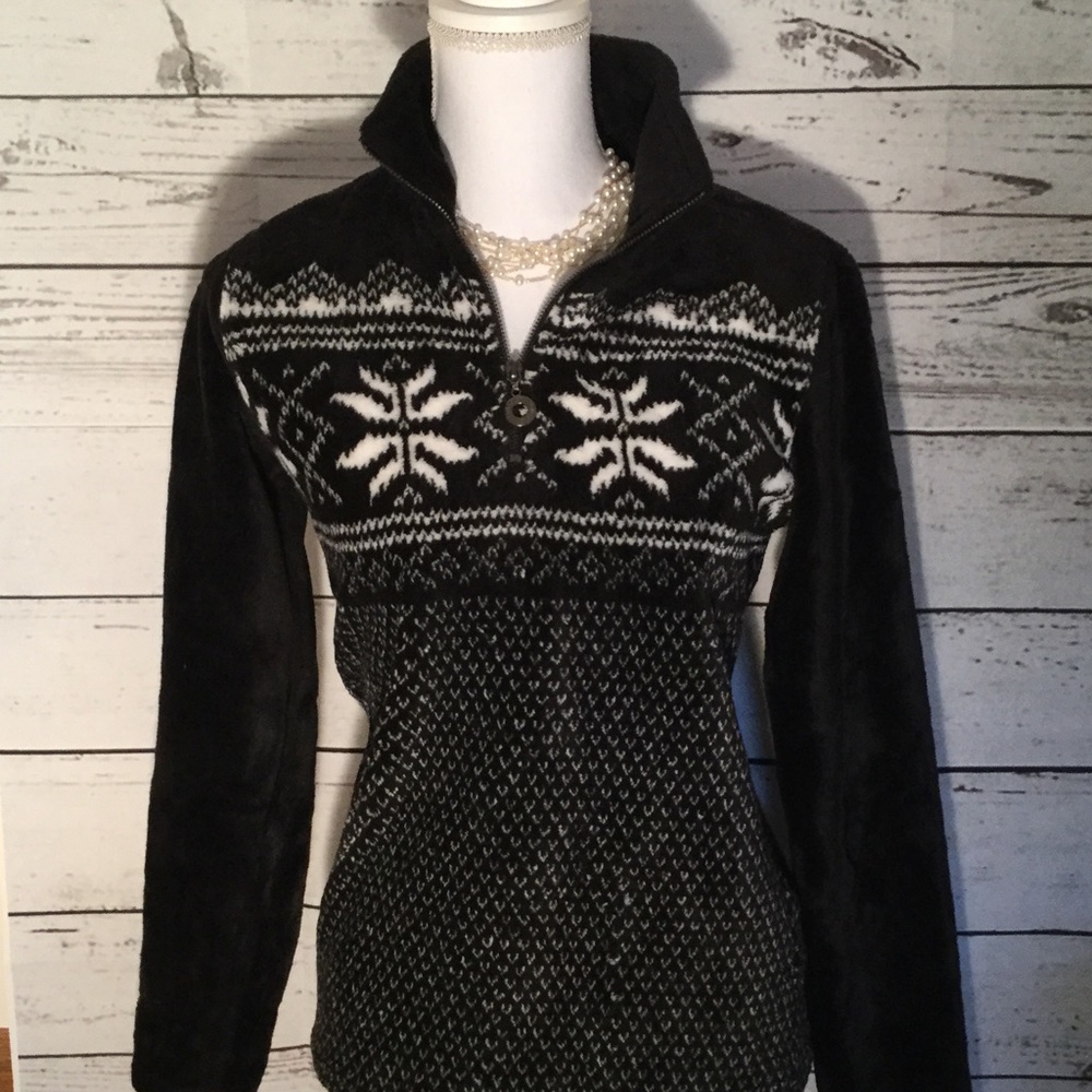 BC 1/4 zip sweater size small Black and white