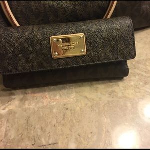 Michael kors wallet