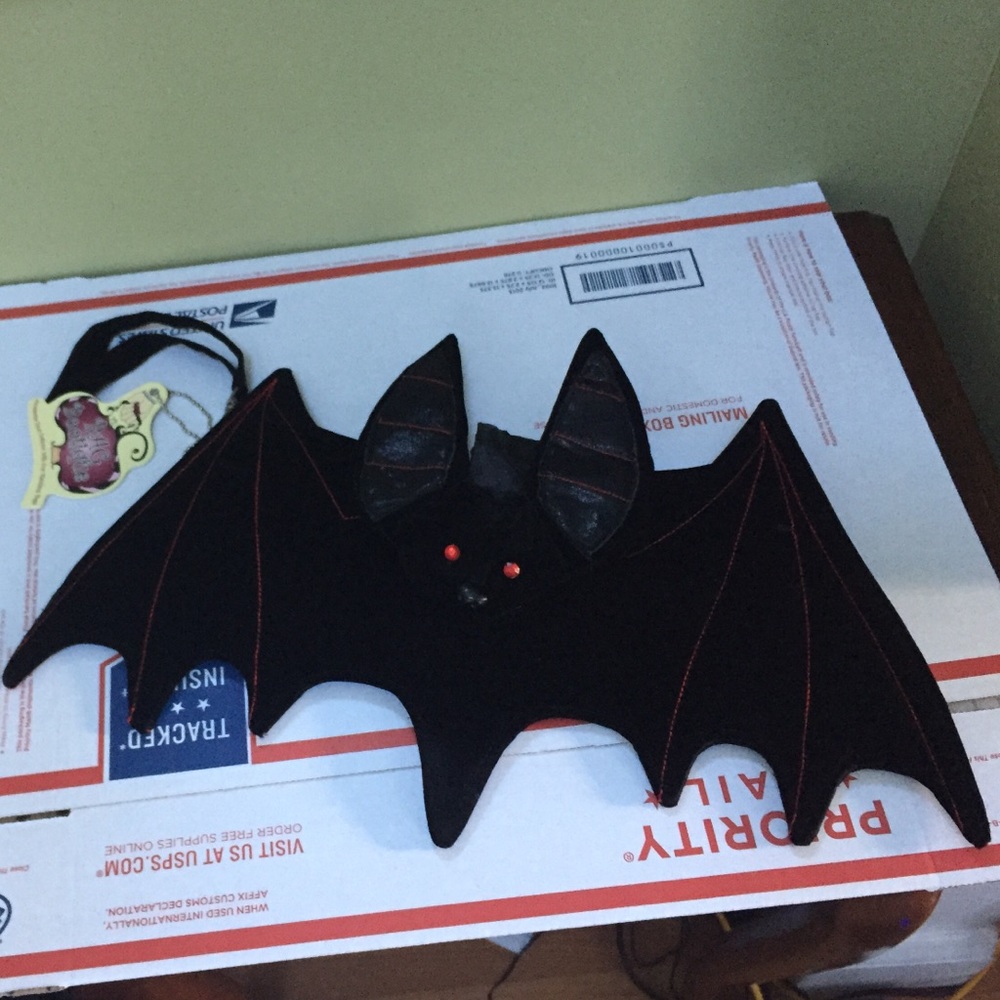 LAST ONE Vampire bat evening bag purse Gothic nwt - Picture 4 of 6