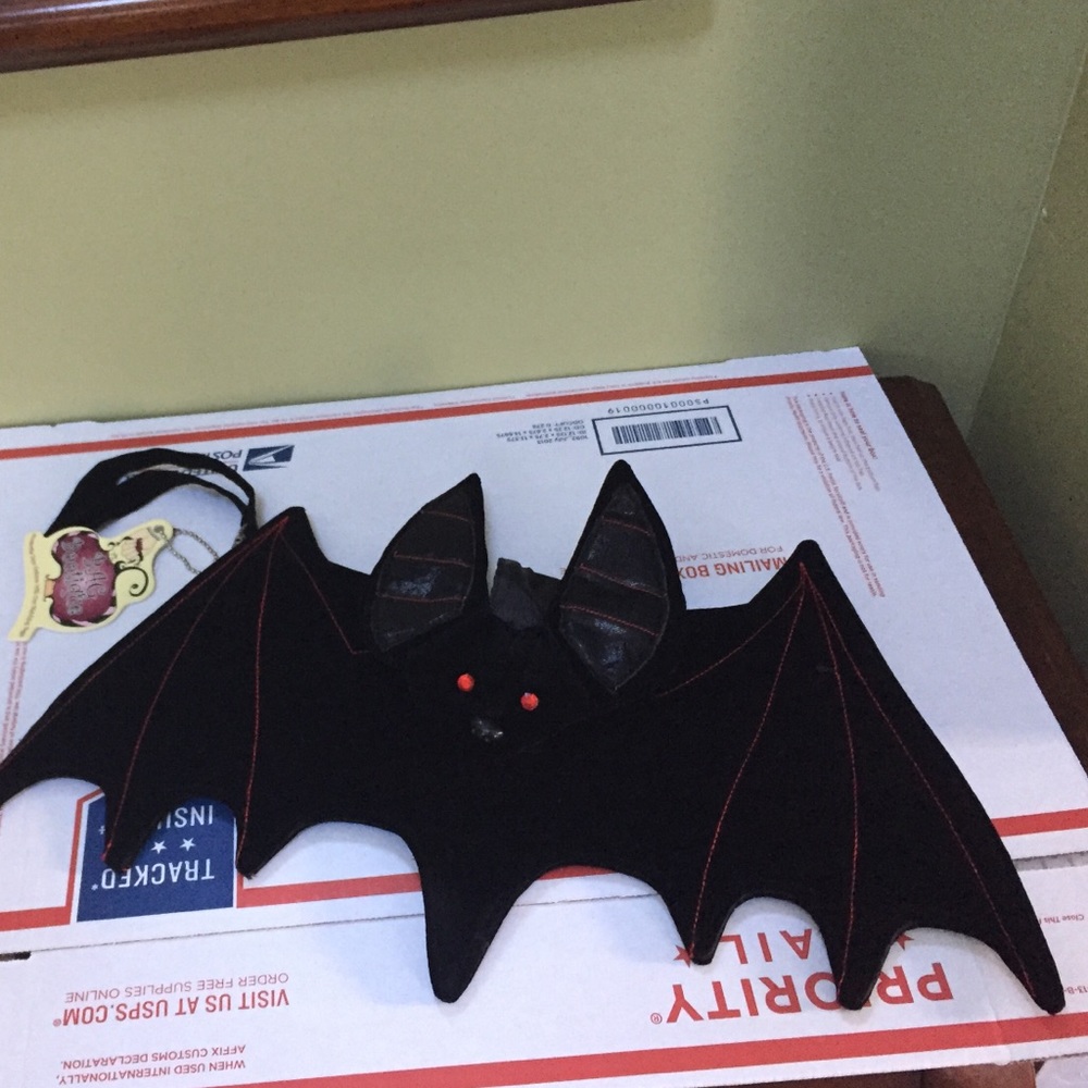 LAST ONE Vampire bat evening bag purse Gothic nwt - Picture 6 of 6