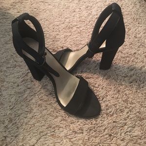 Heels 9 1/2 worn once