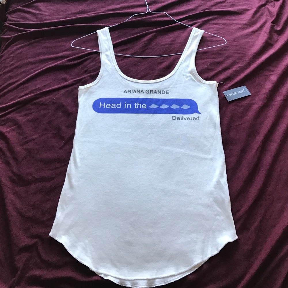 Ariana Grande scoop neck tank