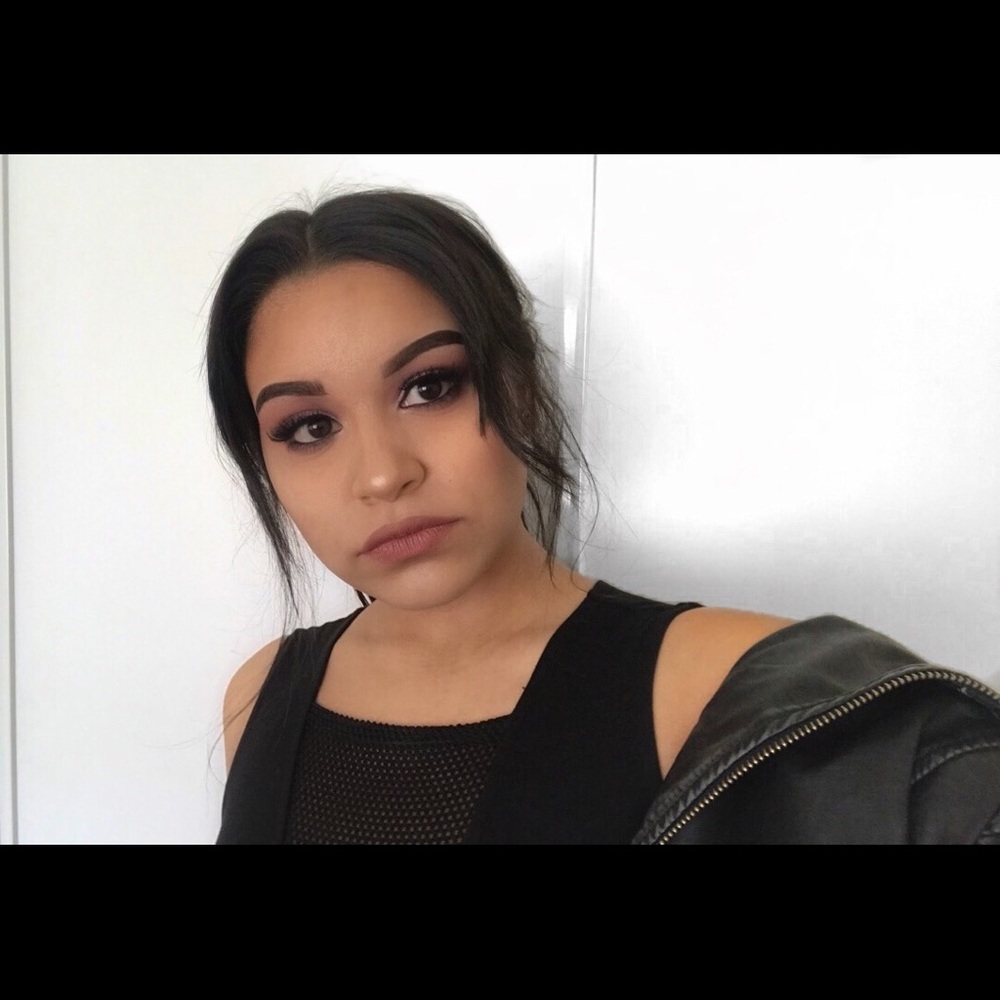 Meet your Posher, Aida