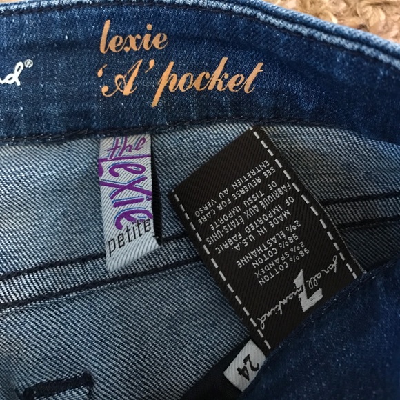 Lexie 'A' Pocket petite flare jeans - Picture 3 of 4
