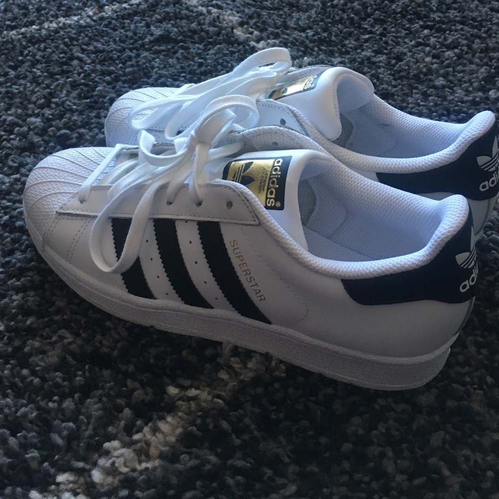 Adidas Superstar tennis shoe