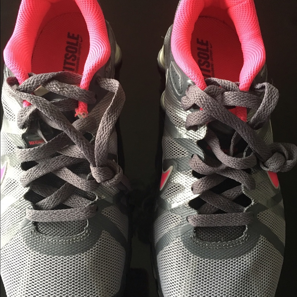 Never been used Nike Shox Roadster