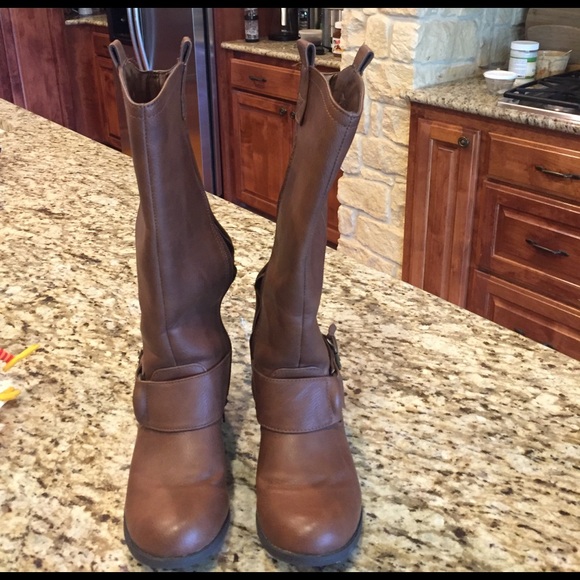 Brown boots - Picture 1 of 2
