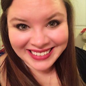 Meet your Posher, Leanna