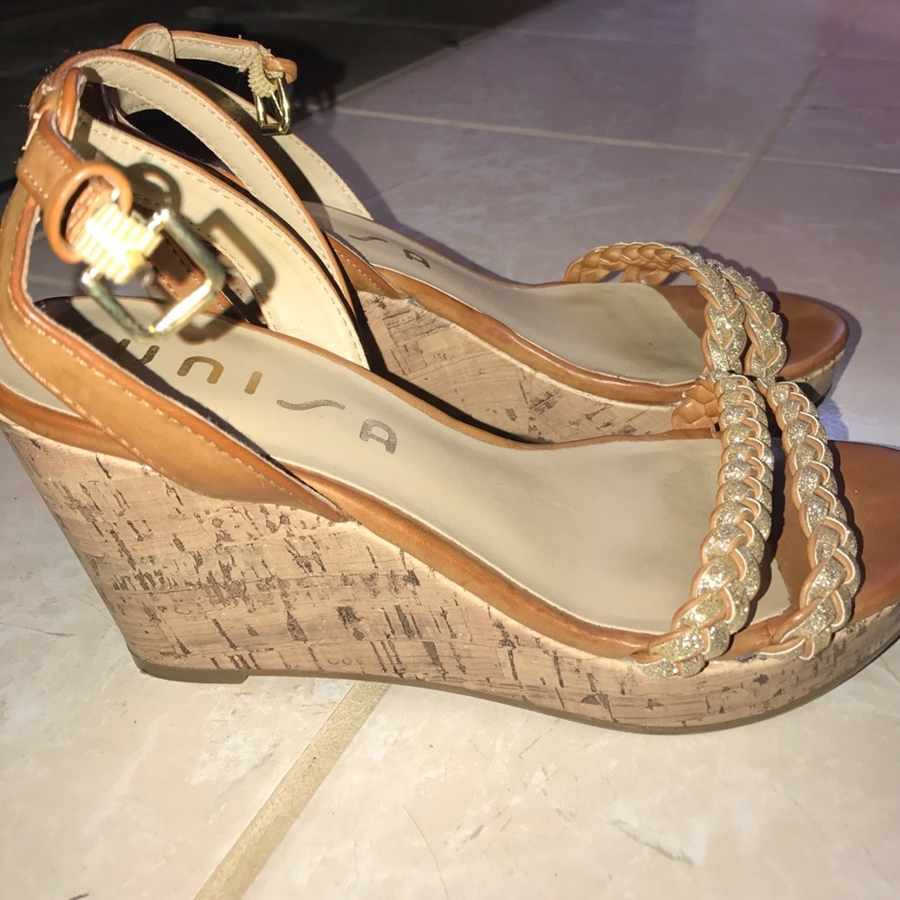 Cute gold sparkly Wedges!