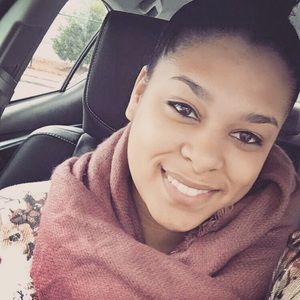 Meet your Posher, Juanita