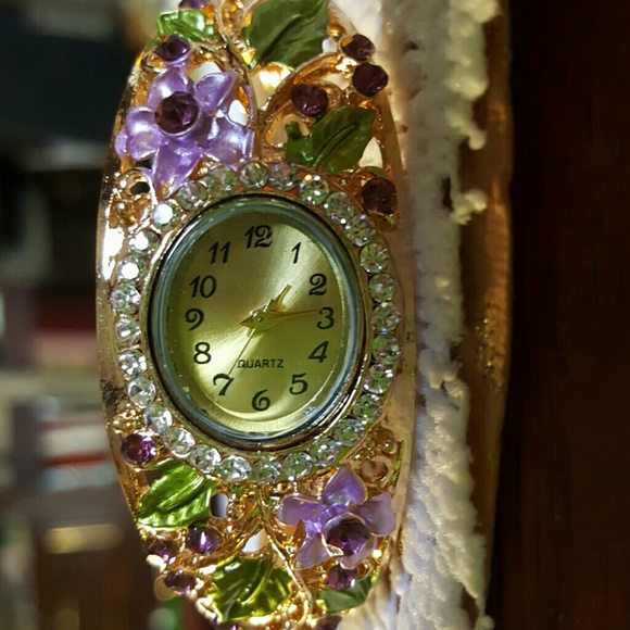 Quartz Crystal Watch - Picture 2 of 3