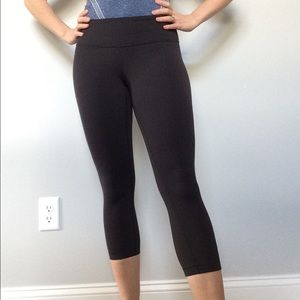 Lululemon Wunder Under Crop III in black