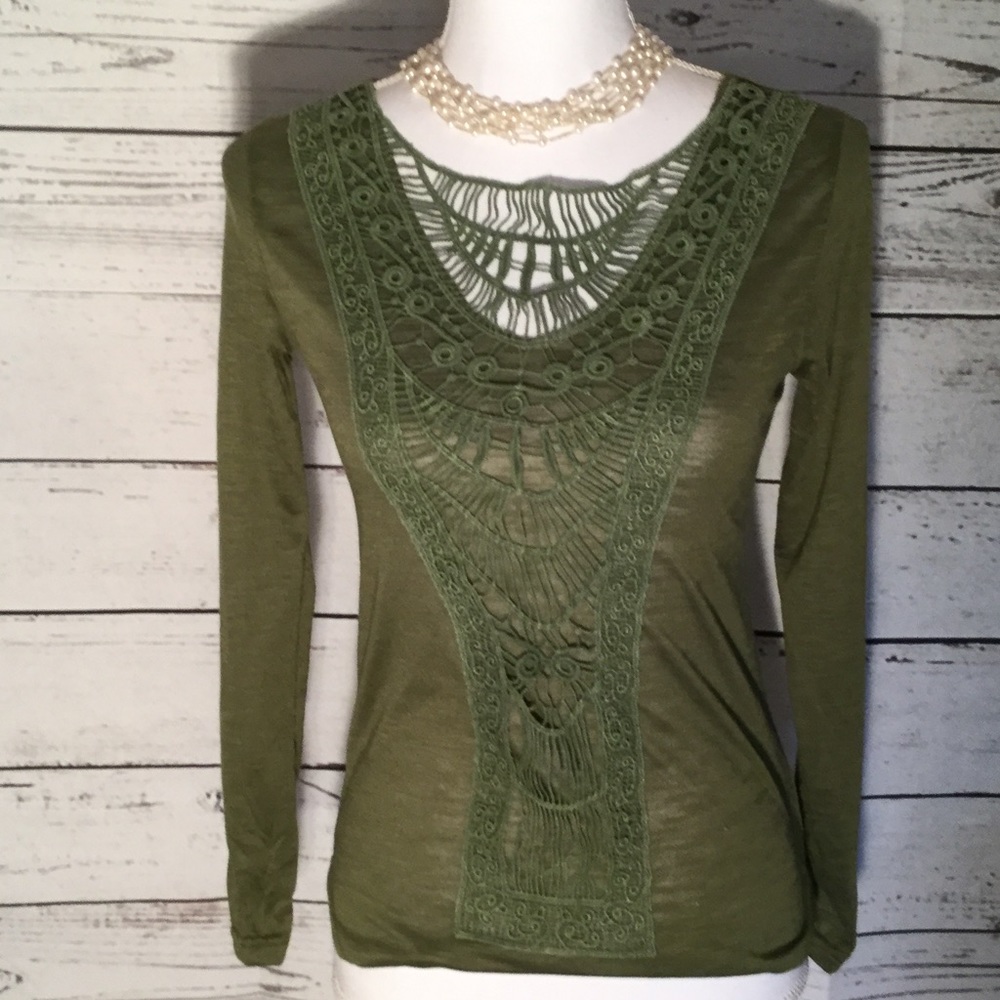 Venus green top size small